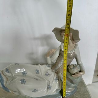 Figura Nao de  Lladró Grande Mujer con Sombrero