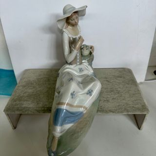 Figura Nao de  Lladró Grande Mujer con Sombrero