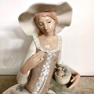 Figura Nao de  Lladró Grande Mujer con Sombrero