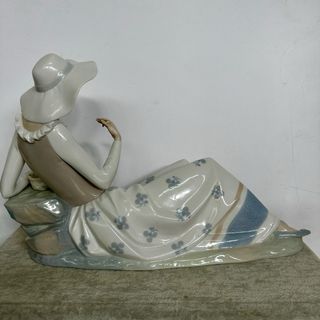 Figura Nao de  Lladró Grande Mujer con Sombrero