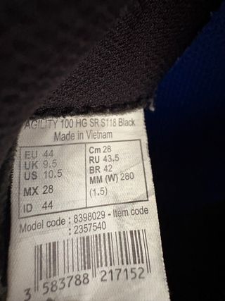 Botas de fútbol Kipsta negros y blancos