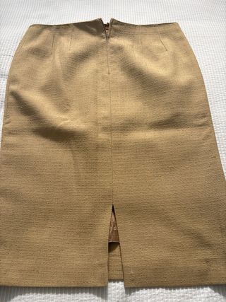 Falda de vestir beige con abertura