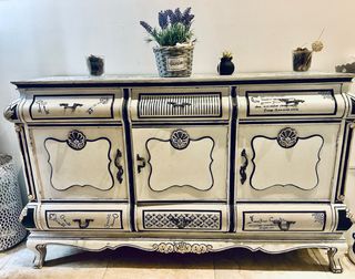 Mobile in legno massello restaurato