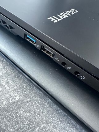 Portátil Gaming GIGABYTE G5 KF 2024 15.6 FHD