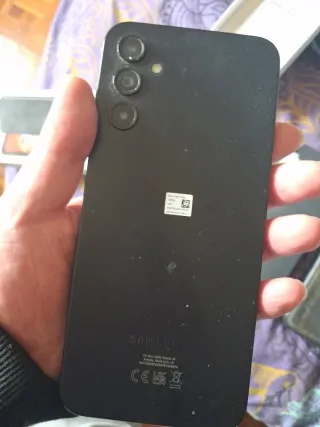 Samsung Galaxy A14 5G + 3 fundas y protector