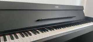 Piano Yamaha 8 octavas