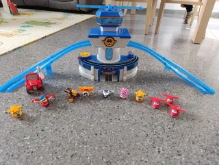 Aeropuerto Súper Wings con 10 Aviones