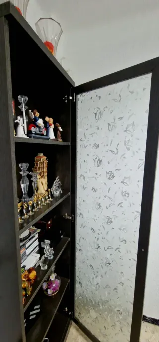 Estantería madera y cristal