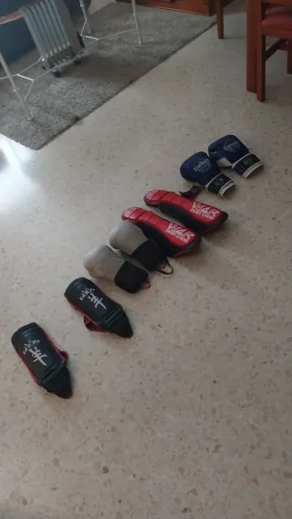 Guantes y espinilleras de muaytay