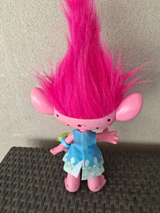 Muñeca Poppy Trolls con corona