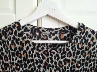 Vestido corto estampado leopardo