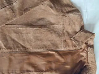Chaqueta de cuero marrón