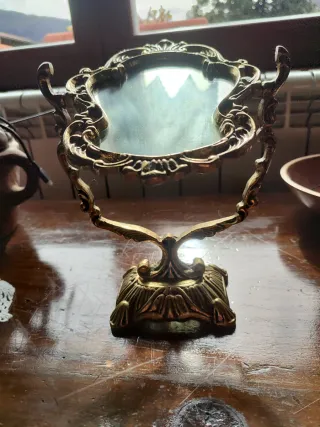 Specchio da trucco vintage dorato