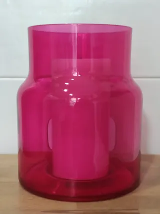 Portavelas rosa cristal IKEA con vela