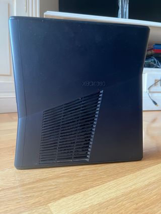 Xbox 360 Negra + Mandos y Juegos