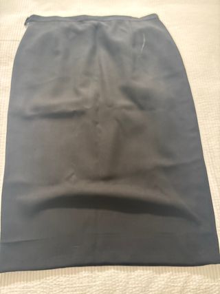 Falda negra de vestir con cadena