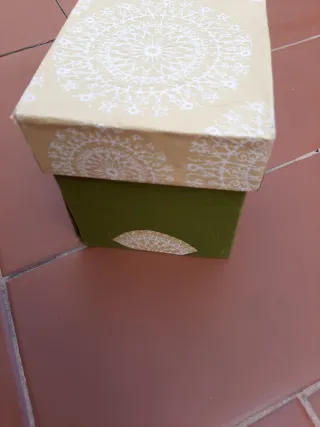 Cajita decorativa joyero papel cartón