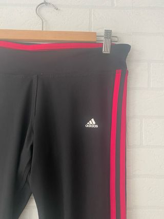 Mallas Adidas Talla M Negras con Rayas Rojas