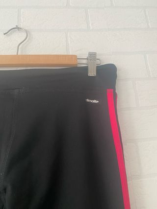 Mallas Adidas Talla M Negras con Rayas Rojas