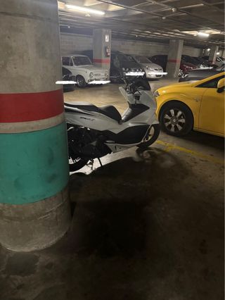 Plaza moto alquiler Av. Josep Tarradellas 60