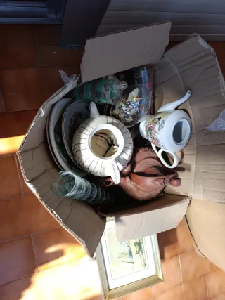 Caja de antigüedades y decoración