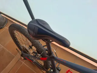 Bicicleta Orbea 24" color negro mate.