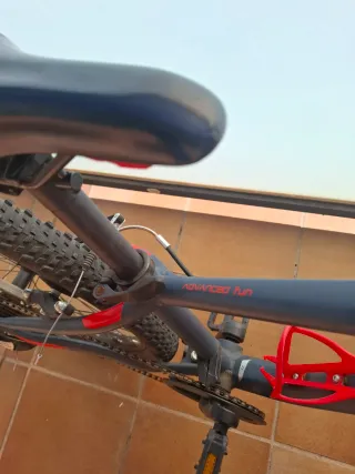 Bicicleta Orbea 24" color negro mate.