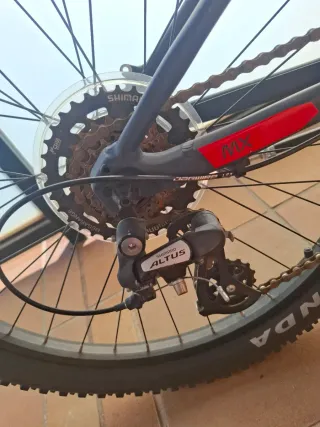 Bicicleta Orbea 24" color negro mate.