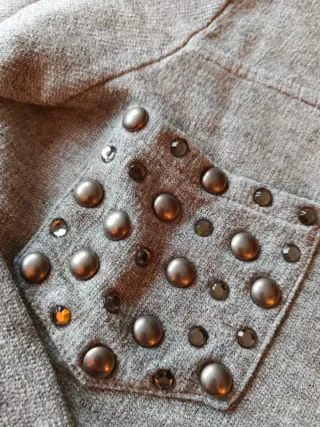 Giacca leggera grigio perla con borchie Tg XS