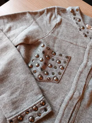 Giacca leggera grigio perla con borchie Tg XS