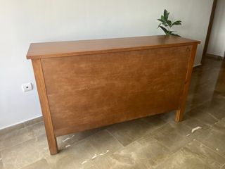 Aparador de madera con cajones