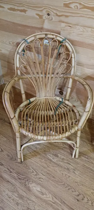 Conjunto mesa y 2 sillas de ratán