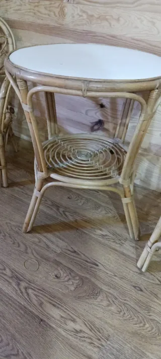Conjunto mesa y 2 sillas de ratán