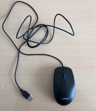 Teclado y Ratón Negro Funciona perfectamente.