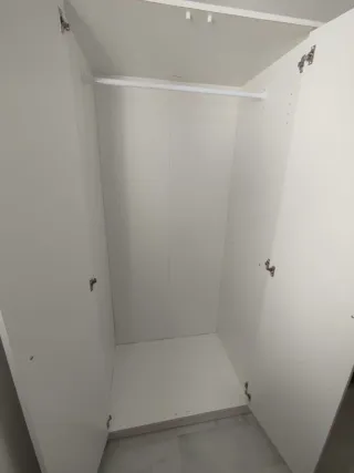 Armario blanco de madera