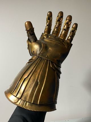 Guantelete Thanos Hasbro repintado