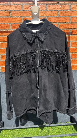 Chaqueta Zara con flecos y pedrería