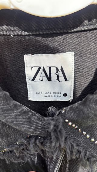 Chaqueta Zara con flecos y pedrería