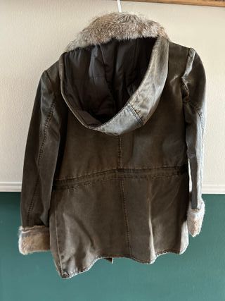 Abrigo Sundance con cuello, bordes y puños de pelo