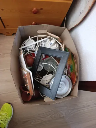 Caja de antigüedades variadas