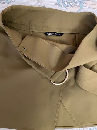 Falda Zara cinturón verde militar