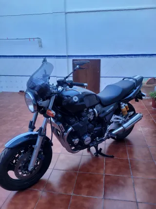 Yamaha XJR 1200 Negra