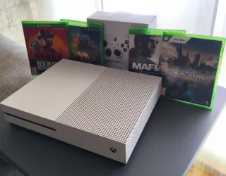 Xbox One S 500GB + Mando + 4 Juegos