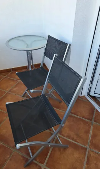 Conjunto Mesa Terraza + 2 Sillas Plegables