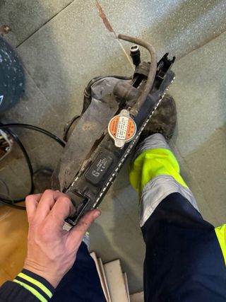 Radiador on electroventilador Suzuki SJ413