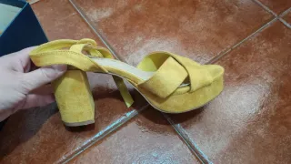 Sandalias mostaza talla 39