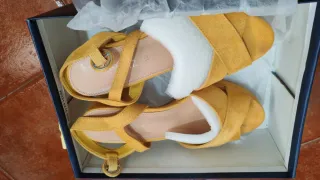 Sandalias mostaza talla 39