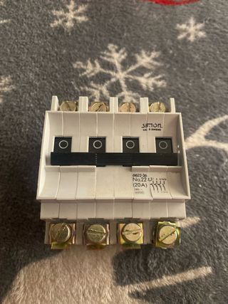 Interruptor magnetotermico tripolar Simón