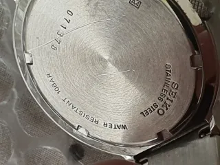 Reloj Seiko Negro y Plateado