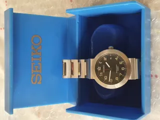 Reloj Seiko Negro y Plateado